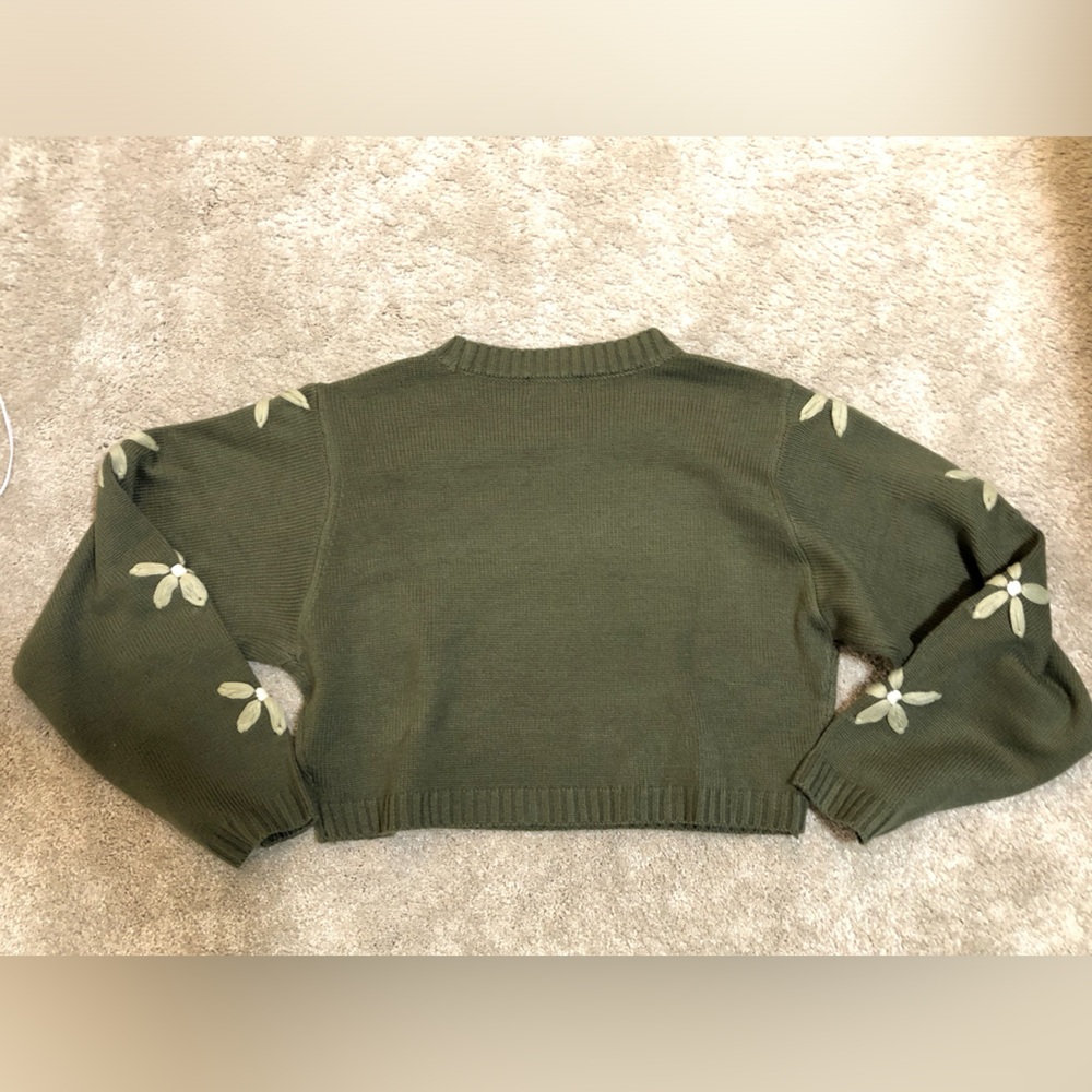 Altar’d State Olive Green Y2K Cropped Long Sleeve Embroidered Flower Sweater SzS - Picture 10 of 12
